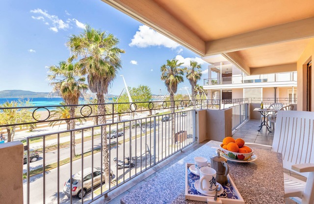 Apartment "Rosso Marrone" with Sea View, Private Terrace & Wi-Fi