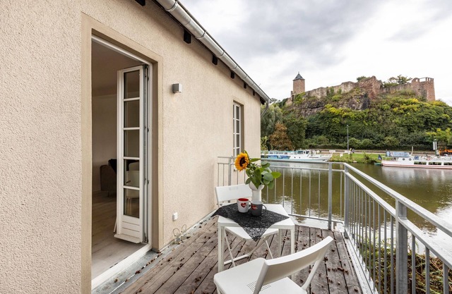 Apartment 'Saale Fewo Mit Burgblick' with Lake View, Shared Garden and Wi-Fi