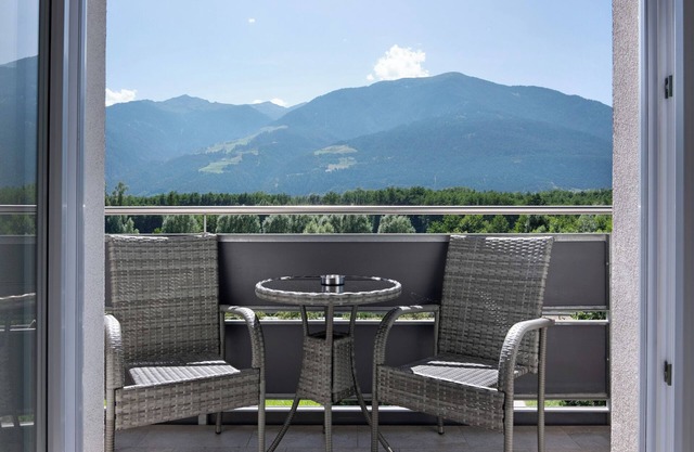 Apartment 'Schöneck Edelweiss' with Mountain View, Shared Terrace and Wi-Fi