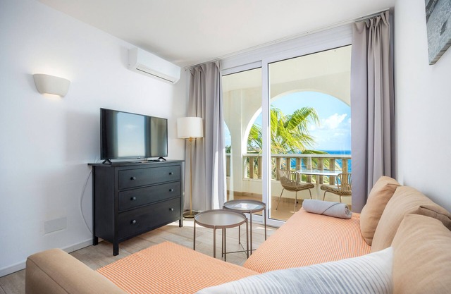 Apartment 'Sea View Room 205' with Shared Pool, Wi-Fi and Air Conditioning