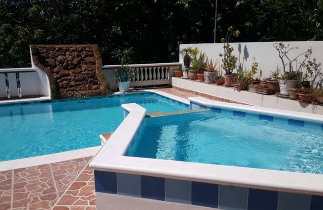 Apartment steps from a quiet surfing beach, pool/TV/Wi-fi/AC