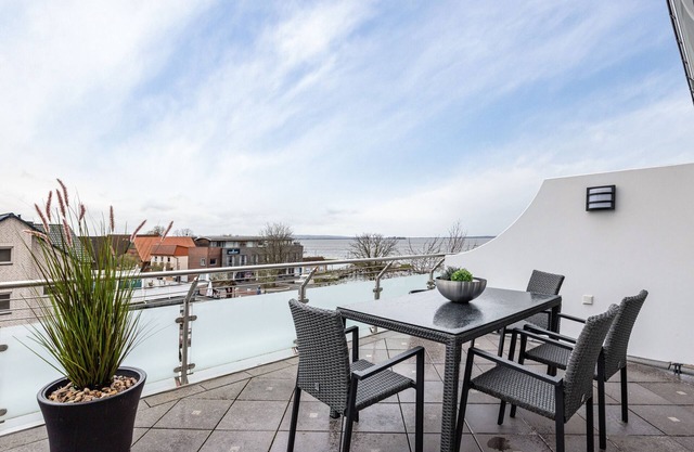 Apartment 'Studio Comfort' with direct Lake View, Balcony and Wi-Fi