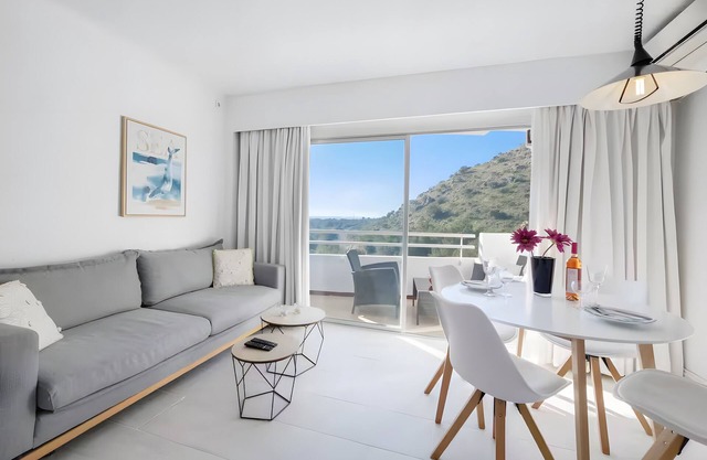 Apartment 'Style' with Mountain View, Wi-Fi and Air Conditioning