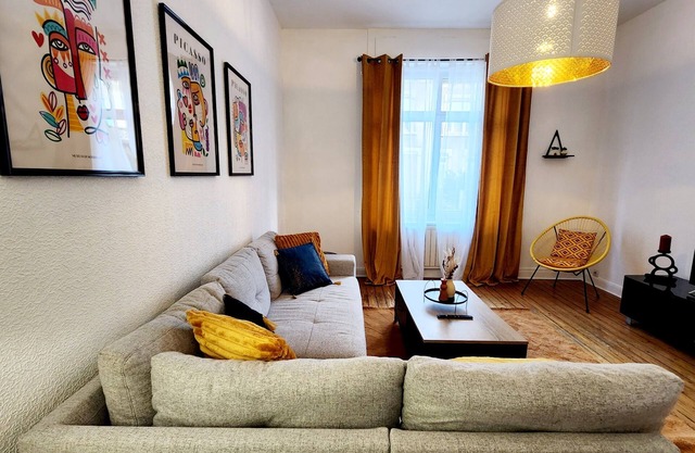 Apartment-Superior-Private Bathroom-City view-Le coin des Artistes