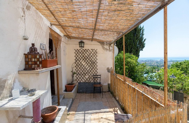 Apartment 'Un Pezzo di Storia vicino al Mare' with Garden