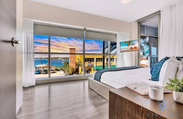 Apartment w/Bay View Balcony+ Pool–Up To 6+ Gym