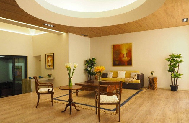 Apartment w/Salon-Bar & Balcony - Near the Angel