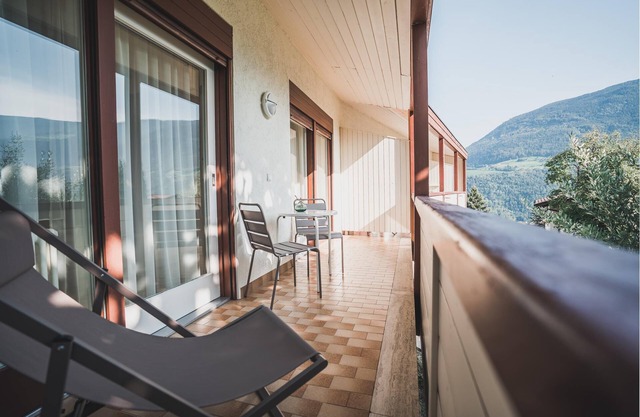 Apartment "Wanda 6" with Wi-Fi, Balcony & Swimming Pool