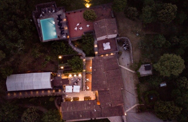 Apartment with A/C, sauna, private pool, WIFI, hot tub, TV, patio, panoramic view, close to Siena
