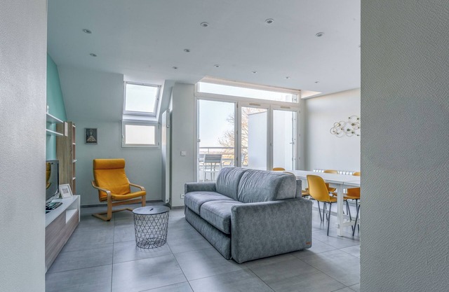 Apartment with Cher river view, 4/6 people, south Tours + parking and terracen