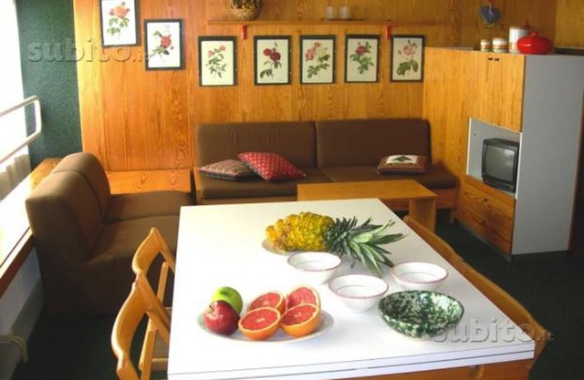 Apartment with direct access to the slopes and heated swimming pool