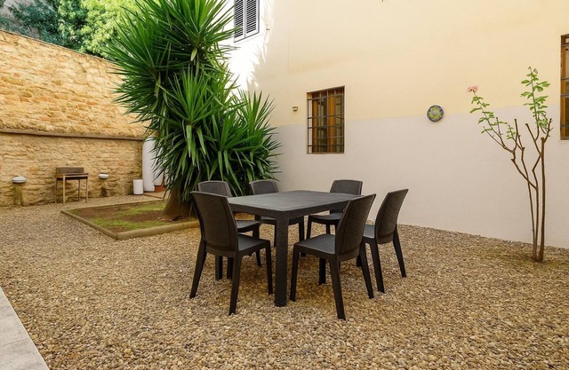 Apartment with Exclusive Garden