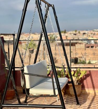 Apartment with rooftop access