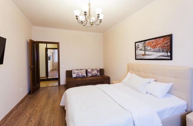 Apartment with two Bedroom on Bazhana 8b