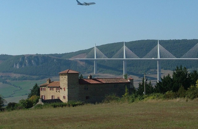 Apartments Castle Cadenède Millau 12 people. family or friends