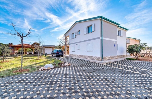 Apartments Ivan, (14610), Ražanac, Croatia