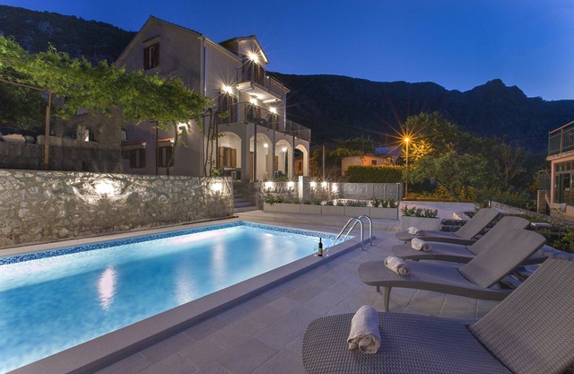 Apartments Mezini 11