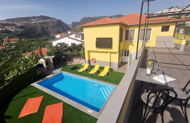 Apartments with Pool in Funchal