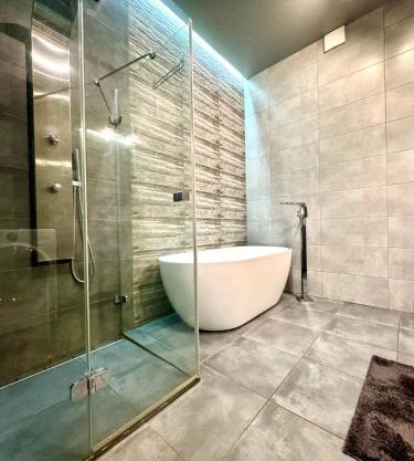 ApartPoltava Дизайнерська студія в ЕЛІТНІЙ новобудові розкішна ВАННА, Сонячний парк