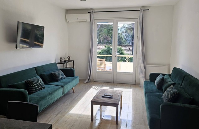 Apparently spacious, a stone's throw from the sea