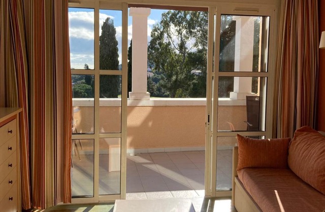 Appartement 3 pièces avec terrasse, piscine et parking à Saint-Raphaël - FR-1-504-606