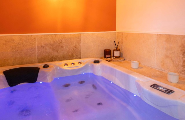 Appartement de Prestige Pour Couple- Avril/été- Spa, Sauna, Terrasse- Alès/gard