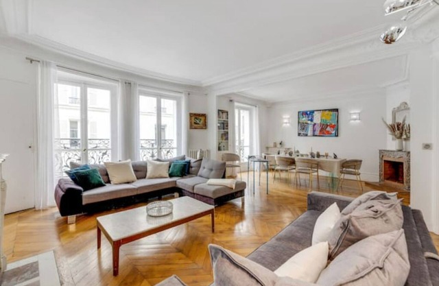 Appartement Luxueux, Champs Élysées
