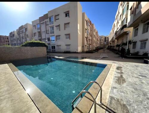 Appartement neuf & moderne avec clim, piscine & balcon,Proche Jemaa el-Fna & Guéliz