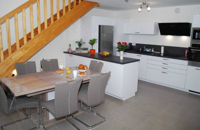 Appartement T3 Avec Terrasse et Accès Direct à la Plage