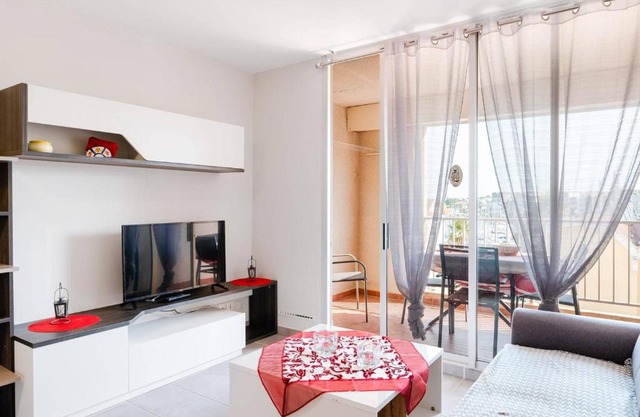 Appartement T3 climatisé, rénové, 3 étoiles, avec parking privé et proche du port de Gruissan - FR-1-409-164