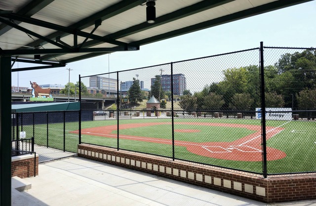 Appealing 3 Bed Flat on a quiet street; only minutes to downtown entertainment.