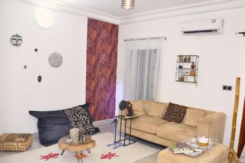 Apt 2 chambres déco africaine - aéroport à 7min, plage à 200m