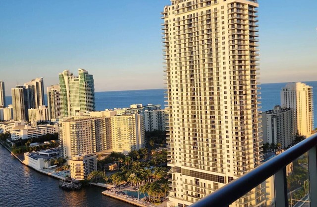 Apt 2B/2B Miami Beach w/Kitchen and Beach Service