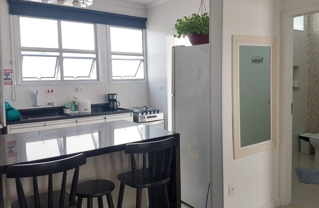 Apt FAN Guarujá beach side, 1 or 2 bedrooms, 1 parking space Wi-Fi Air Net Netflix Smart Tv AR