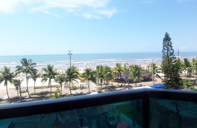 Apt foot in the sand 2 bedrooms (1 suite) - great location
