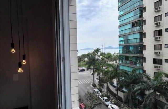 Apt in front of Santos beach