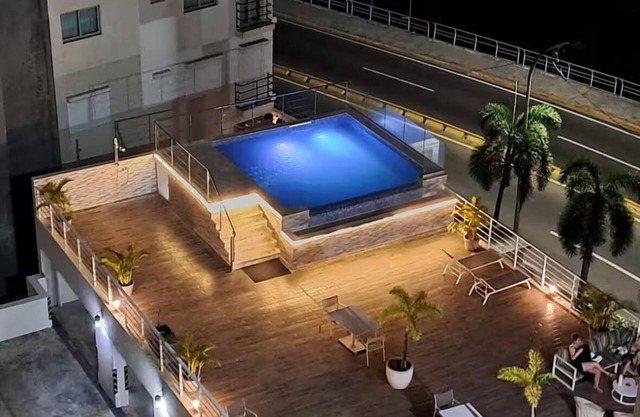 Apt with pool in front of Zona Colonial + parking