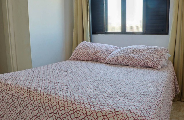 Apto a 500 metros da praia da Enseada no Guarujá