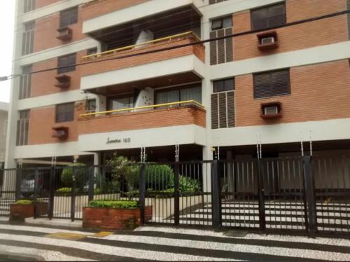 Apto com 3 suítes Guarujá