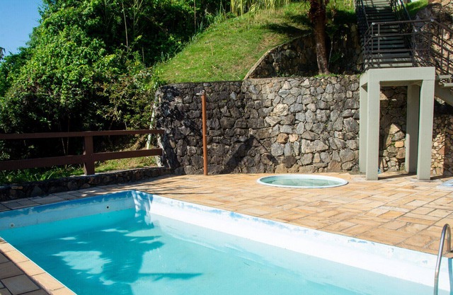 Apto completo a 900m da Praia de São Francisco/SP