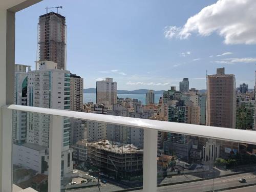 Apto novo com vista pro mar