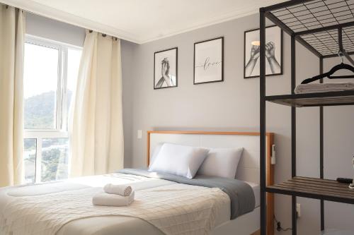 Apto novo de 2 suites a 9 minutos a pe da praia