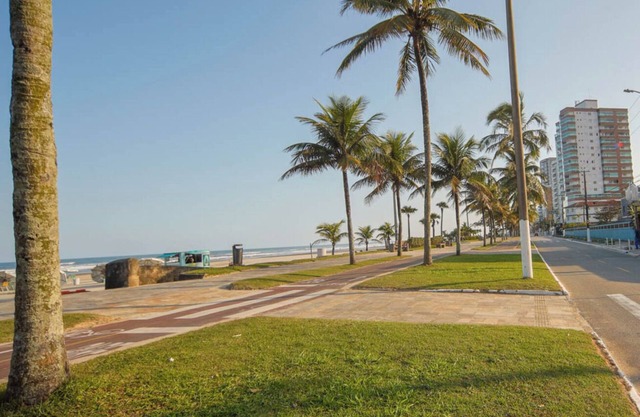 Apto pet friendly com garagem a 100m do mar