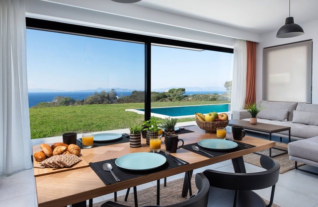 Aquarama Pool Apts - Ioli