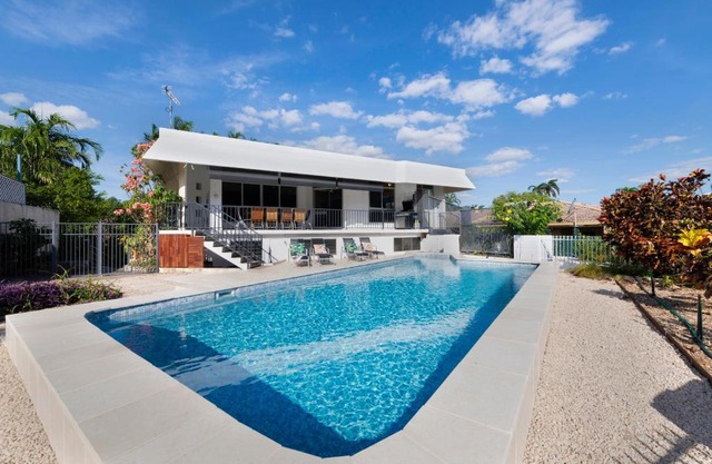 'Arafura Blue' a Poolside Family Oasis on the Coast