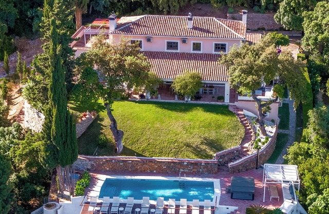 Arbolada: Mansion at Hill Peak With Panoramic View