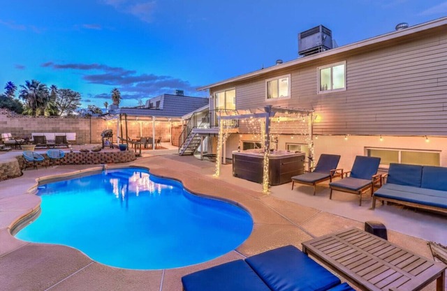 Arcade Lounge ꩜ Pool, Hot Tub, Cabana, Near STRIP