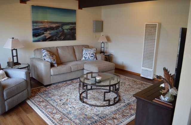 ARCATA ONE BEDROOM- stay near and downtown CalPoly Humboldt - a 13-min stroll