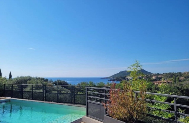 Architect-designed villa overlooking Agay bay