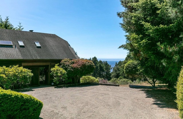 ARCHITECT-DESIGNED VIEW HOME AT THE SEA RANCH